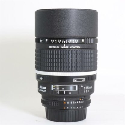 Nikon AF 135mm f/2 DC Lens