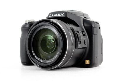Panasonic LUMIX DMC-FZ200 12.1 MP Digital Bridge Camera