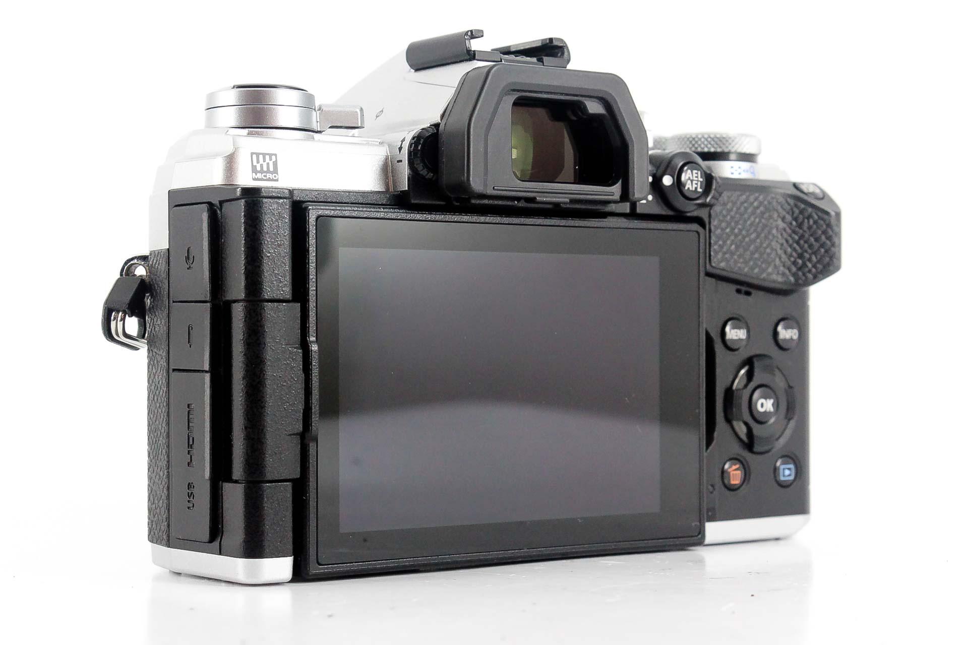 OLYMPUS OM−D E−M10 SILVER-