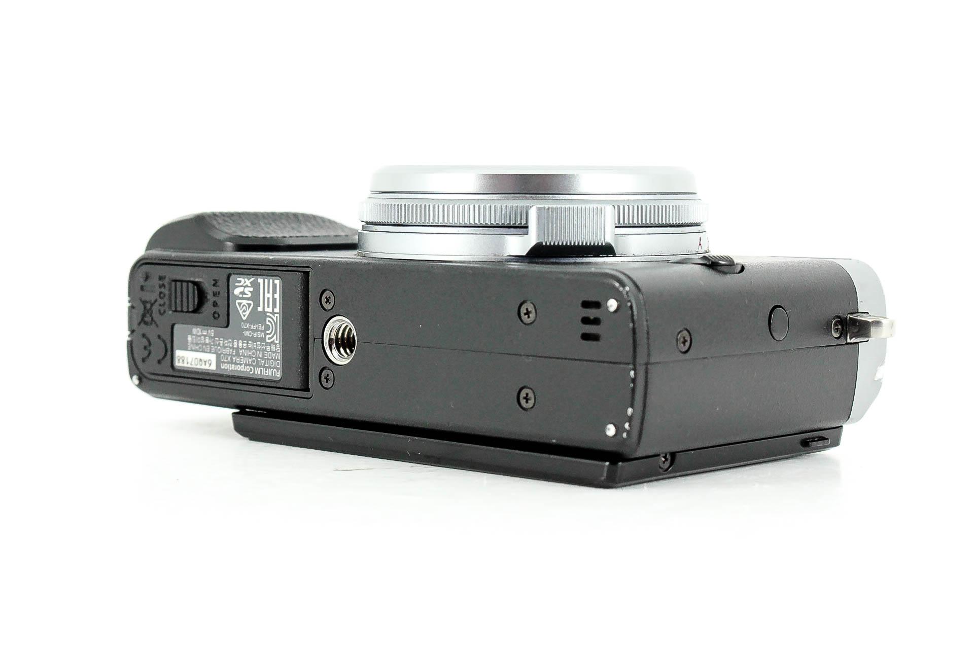 Fujifilm X70 16.3 MP Digital Camera Silver Lenses and Cameras