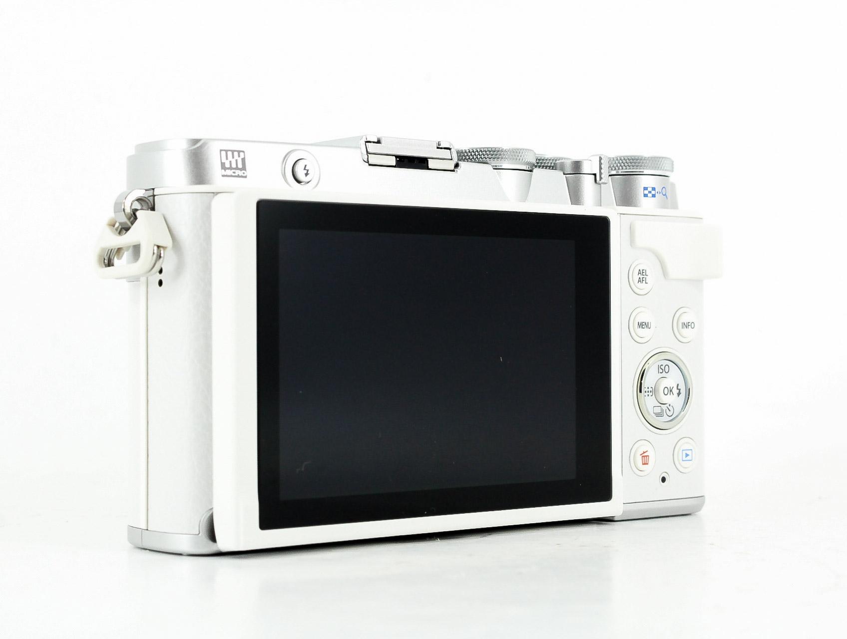 Olympus PEN E-P7 20.3MP Mirrorless Camera (Body Only) - White - Lenses ...