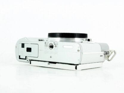 Olympus PEN E-P7 20.3MP Mirrorless Camera (Body Only) - White - Image 4