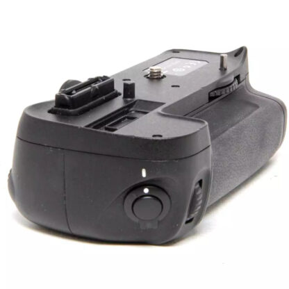 Genuine Nikon MB-D11 Battery Grip for Nikon D7000