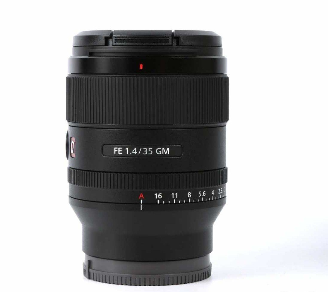 Sony FE 35mm f/1.4 GM Lens (SEL35F14GM)